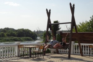 В отеле, Мигея